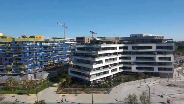 Drone Latéral Bâtiments Écologiques Modernes Montpellier Port Marianne Vue Aérienne — Video