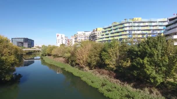 Řeka Lezení Montpellier Městskou Rezidenční Budova Drone Názor — Stock video