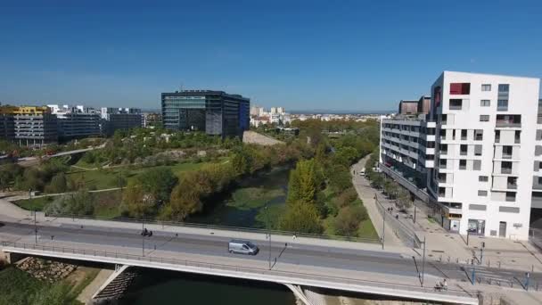 Montpellier Yönetim Binası Hava Manzaralı Köprü Şehir Manzarası — Stok video