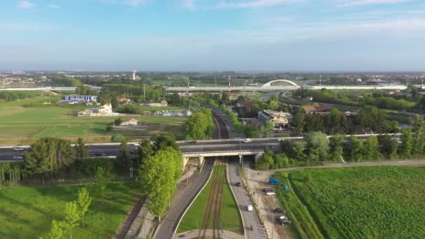 Montpellier Zonsondergang Vanuit Lucht Uitzicht Een Brug Met Snelweg Trein — Stockvideo