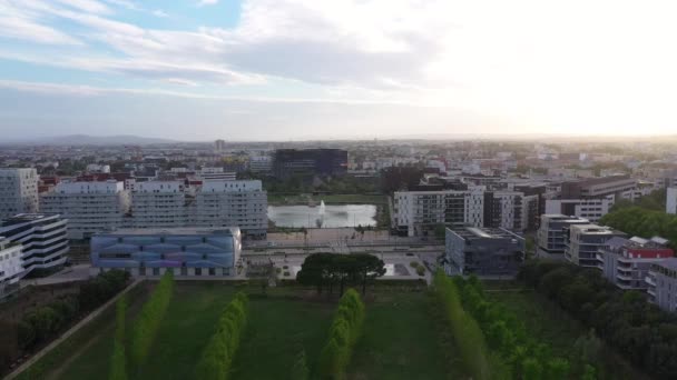 Parque Ciudad Port Marianne Distrito Montpellier Tiro Aéreo Árboles Ayuntamiento — Vídeo de stock