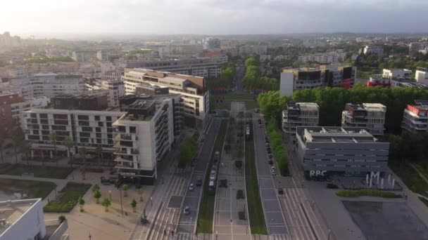 Montpellier Limanı Ndaki Tramvayın Üzerinden Geri Dönen Hava Aracı Marianne — Stok video