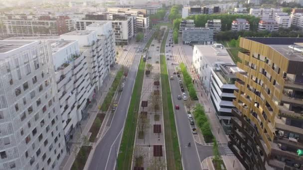 Antenn Lutning Över Spårväg Och Rondell Med Trafik Montpellier Solnedgång — Stockvideo