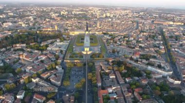 Montpellier üzerinde uçmak Eski su kemeri gezinti du Peyrou gün batımı zamanı