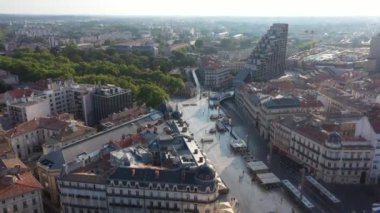 Montpellier hava manzaralı komedi alanı Polygone alışveriş merkezi güneşli bir sabah