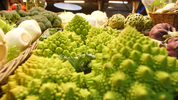 Romanesco Broccoli Ett Stall Grönsaker Livsmedel Lokala Marknaden Sete Frankrike — Stockvideo