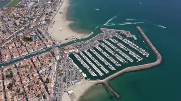 Palavas Les Flots航拍的地中海海滨休闲港高空阳光普照的法国 — 图库视频影像