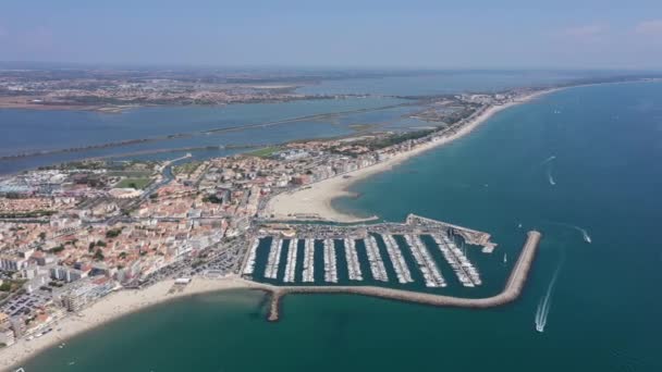 Palavas Lesの海岸線の空の景色たくさんの海辺のリゾートビーチ地中海の海フランス晴れた日 — ストック動画