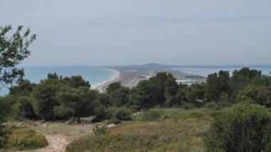 Arka planda Akdeniz kıyı şeridi manzaralı panoramik Kaptan d 'Agde