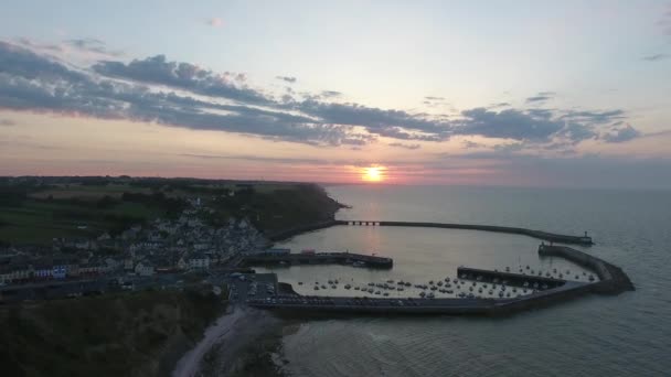 Drone view of Port en Bessin-Huppain during sunset. Norte de Francia. — Vídeos de Stock