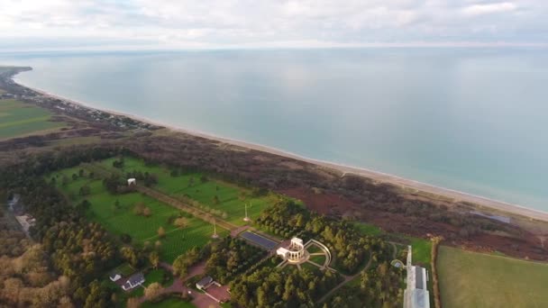 Dünya Savaşı Nın Deniz Kenarındaki Mezarlığı Colleville Sur Mer Normandiya — Stok video