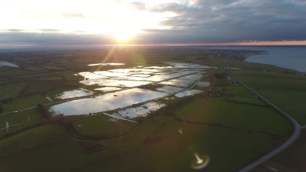 Solnedgång Reflektion Över Översvämmade Fält Normandie Kust Ww2 Plats Flygdrönarskott — Stockvideo