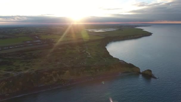 Fliegen Richtung Pointe Hoc Klippe Normandie Calvados Department Frankreich Day — Stockvideo