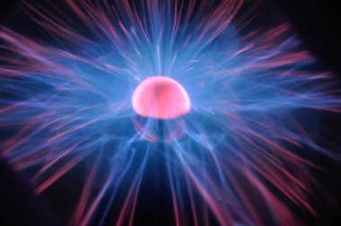 Karanlıktaki en saf haliyle statik elektrik.