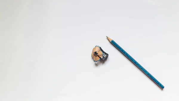 白底削笔器铅笔 — 图库照片