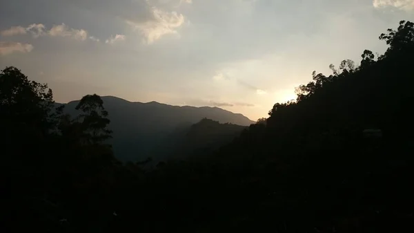 西部加茨门纳喀拉拉拉邦日落 — 图库照片