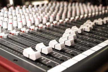 Consola de distorcion de sonidos