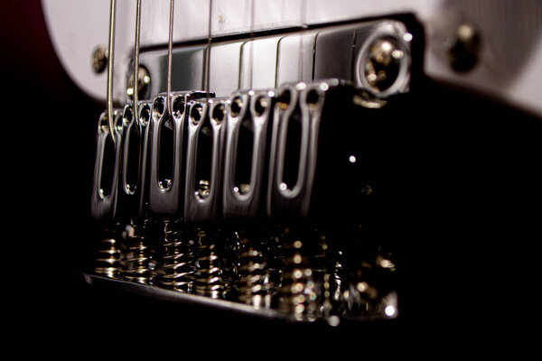 Close up del puente de una guitarra elctrica