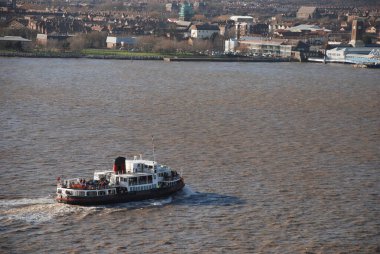 Mersey Nehri, Liverpool ve Wirral 'i ayırıyor.