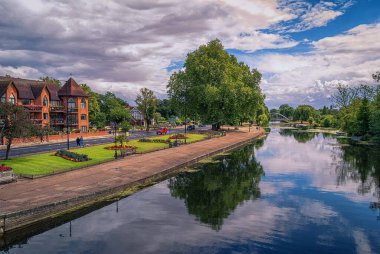 Büyük Ouse ve Embankment Bedford, İngiltere 'nin ortasında.