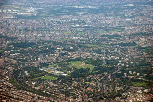 Overlooking Urban Sprawl City London Plane — стоковое фото