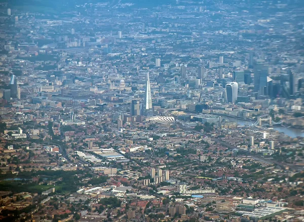 Overlooking Urban Sprawl City London Plane — стоковое фото