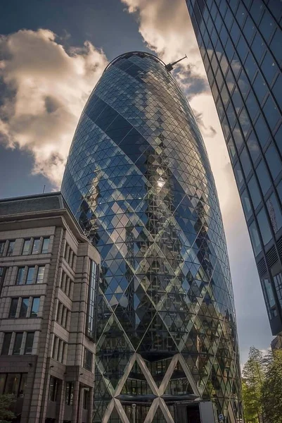 Gerkin, Londra 'nın en tanınmış binalarından birinde.