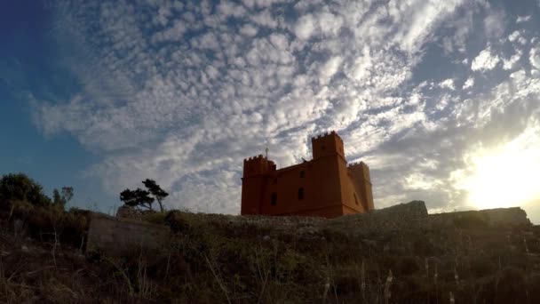 Wieża Agaty Znana Również Jako Czerwony Fort Widokiem Mellieha Malcie — Wideo stockowe