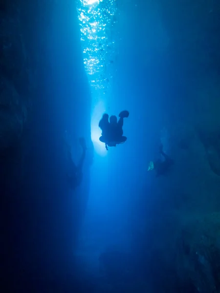 Plongeurs Dans Canyon Mer Intérieure Sur Île Gozo Malte — Photo