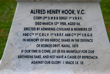 Alfred Henry Hook 'un Gloucestershire, İngiltere' deki Churcham köyündeki mezarı.