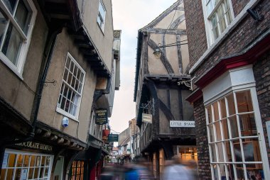 Shambles, York ve İngiltere 'nin en eski ve en dar sokaklarından biridir.