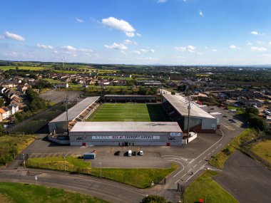 Excelsior Stadyumu Airdrie, Kuzey Lanarkshire, İskoçya 'da bulunan Airdrieonian Futbol Kulübü' ne ev sahipliği yapmaktadır.