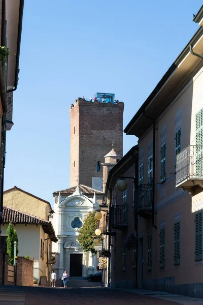 Barbaresco Kis Jellegzetes Faluja Jellegzetes Utcáival — Stock Fotó