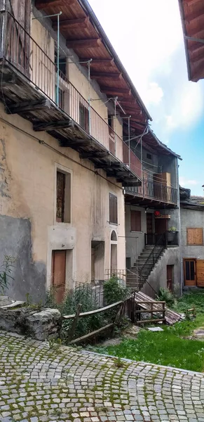 Velha Aldeia Montanhosa Com Casas Agora Abandonadas Longo Tempo Pontechianale — Fotografia de Stock