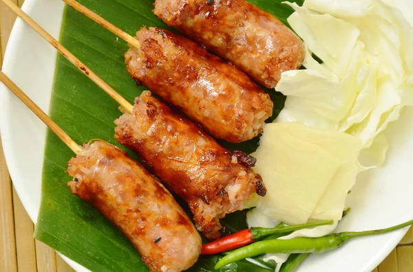 Gegrilde Thaise Worst Gevuld Rijst Varkensvlees Eten Met Verse Groente — Stockfoto