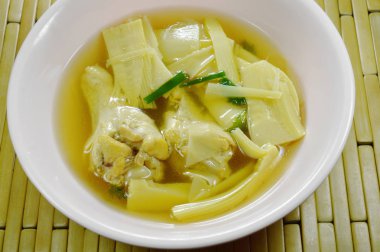  Tavuk bacağı çorbası kupa ile haşlanmış bambu çekimleri