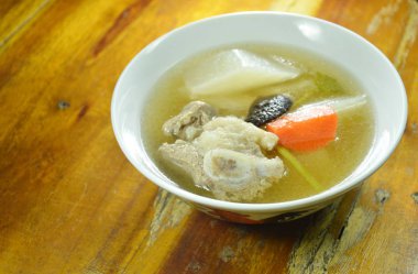  domuz kemik çorbası kupa ile haşlanmış turp