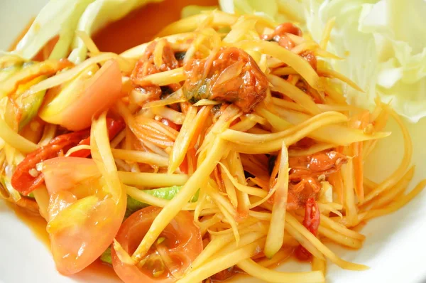  Som tum Tay baharatlı yeşil papaya çanak üzerinde turşu midye salata ile