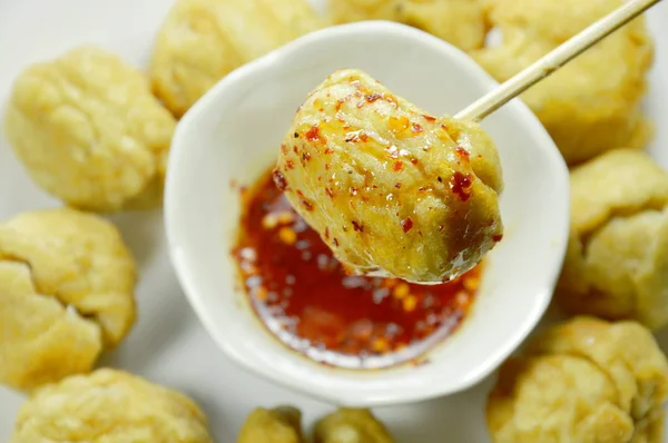 Crispy Fried Fish Ball Stabbing Wood Stick Dipping Pedas Sweet — Stok Foto