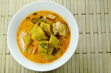  Baharatlı kabak haşlama tavuk köri kupa ile