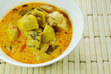  Baharatlı kabak haşlama tavuk köri kupa ile