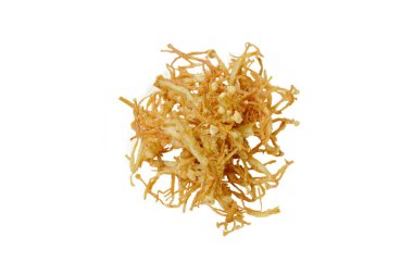 Beyaz arka planda kızarmış gevrek iğne mantar