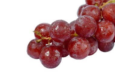 beyaz arkaplanda kırmızı üzüm