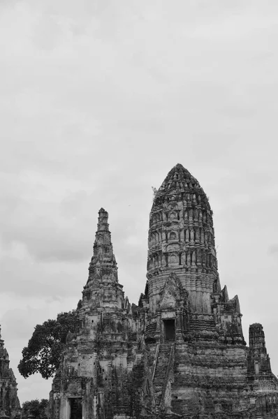 Wat Chaiwatthanaram давньої і розорення буддійський храм в Таїланді Аюттхая історичний парк — стокове фото