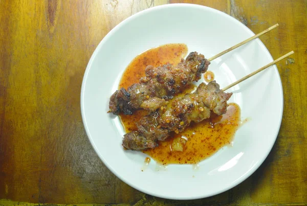 Domuz eti boyun tahta sopa soyunma baharatlı sos yemek tarihinde bıçaklamayı kavrulmuş — Stok fotoğraf