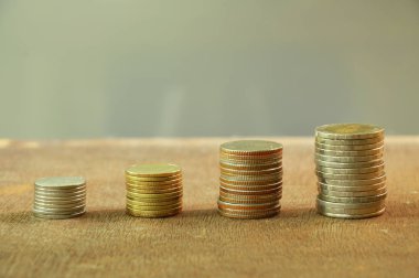  Farklı boyut ahşap tahta üzerinde düzenleme ile Tay sikke