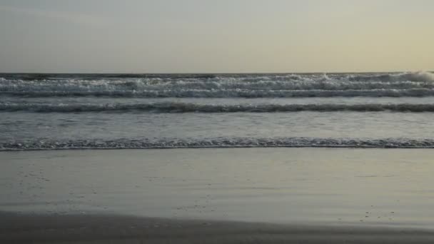 Landschap Van Zee Water Surf Naar Strand Zonsondergang — Stockvideo