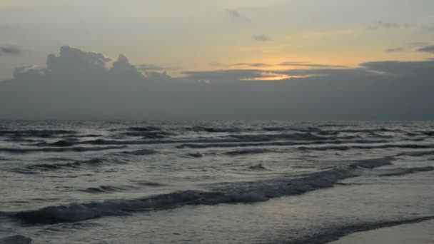 Krajobraz Wodą Morską Surf Plaży Zachód Słońca — Wideo stockowe