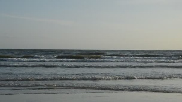 Landschap Van Zee Water Surf Naar Strand Zonsondergang — Stockvideo