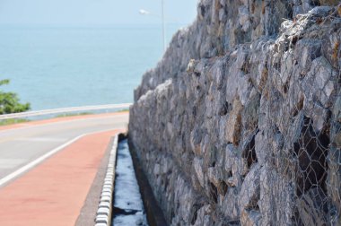 yol ve rock duvar korumak tel Nang Phaya hill doğal noktada Tayland ile